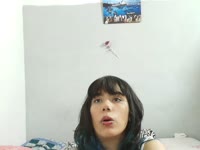 I am an otaku girl, I like anime, introverted, I want to make friends