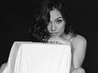 girl showing pussy AmyZuri