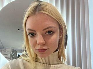 camwhore masturbating with sextoy CarlenePattie