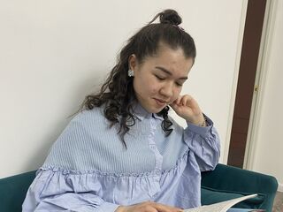 masturbating cam girl EllyJames