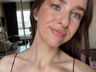 naked girl with webcam masturbating with vibrator GingerWareham