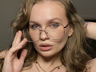 camgirl photo KattyWests
