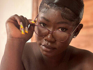 beautiful webcamgirl MonaReign