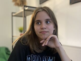 fingering cam slut MelisaVonk