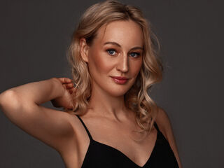 livesex cam AbeyAmaze