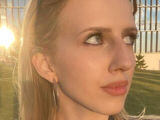 camslut showing tits AishaSpringstead