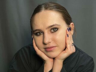 naked webcamgirl photo AlanaHowlett