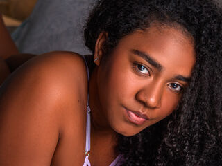 naughty camgirl AmaraRuiiz