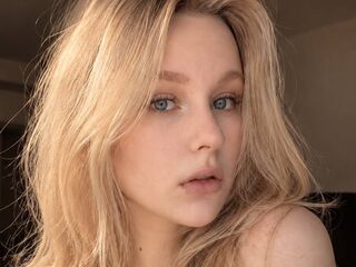 camslut topless AnnaReen