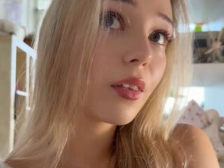 camgirl playing with sex toy BernieceFrisch