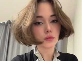 naked camgirl masturbating with vibrator BethannBelschner