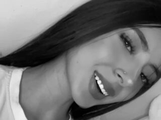 camgirl shaving pussy CamilaLorns