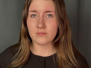 cam girl playing with vibrator CaylinGarczynski