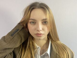 hot chatroom ChariseKuhnke