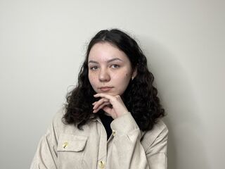 camgirl fingering bald pussy CicelyPlayer