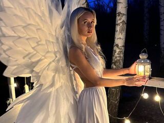 naked girl with cam CutesLucy