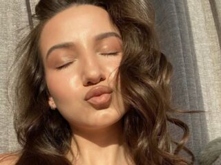 live striptease DinaSweeny