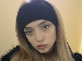 naked girl with webcam masturbating with dildo EmiliSkay