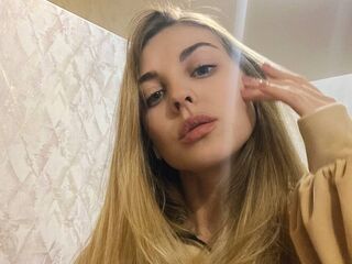 naked camgirl masturbating EmilyHollister