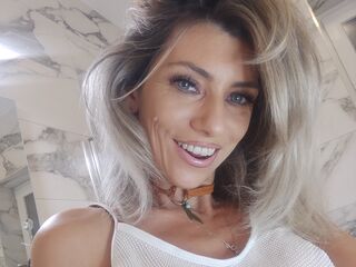 topless cam girl EvyScarlet