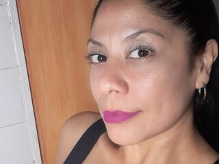 camgirl masturbating with vibrator FlorBlack