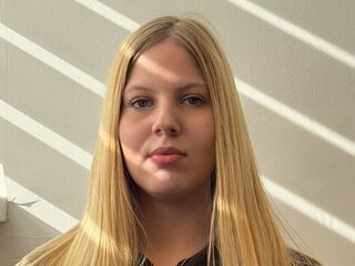 camslut spreading pussy HildaKaaua