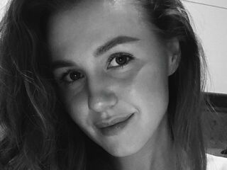 naughty camgirl masturbating with dildo JanieceZarco