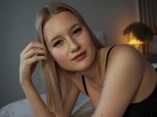 topless camgirl LeiaDavis