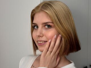 masturbating cam girl LizbethChaplin
