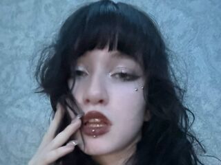 camwhore fingering pussy LouisePerrish