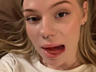 cam girl playing with vibrator MaganFoxy