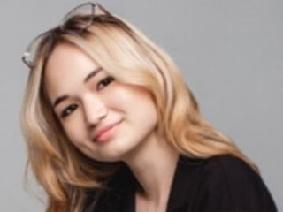 naughty camgirl fingering shaved pussy MalissaBickett