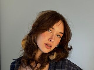 cam girl playing with sextoy MaudBubble