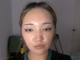 fingering camwhore MiaChinessa