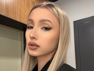 camgirl playing with sex toy MyongDegado