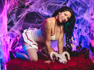 hot cam girl masturbating with vibrator PaulinaJaece