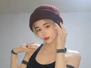 live sex show RoxannCobio