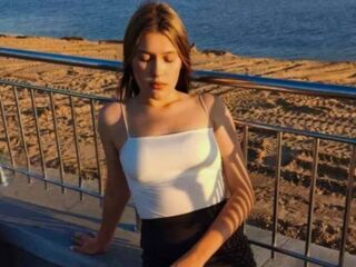 cam girl chat room SuziBarringer