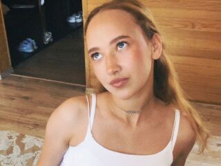 camslut showing pussy VeniceMidden