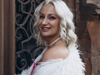 strip tease show WilsonAvery