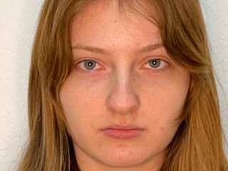 camgirl webcam ZellaCarwin